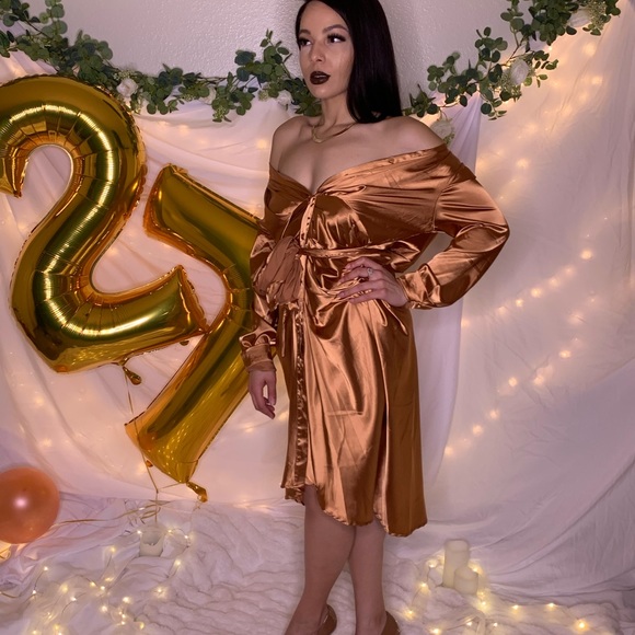 Stylish Buttonfront Dress - Picture 2 of 2